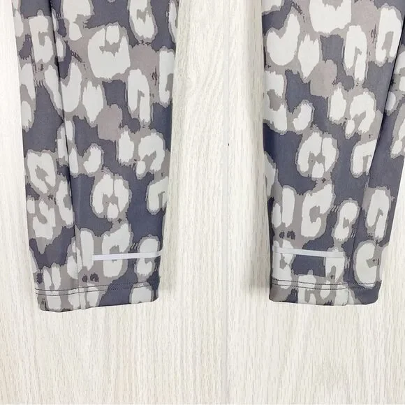 The North Face | One The Mountain Animal Print Leggings Size Medium - Picture 5 of 10
